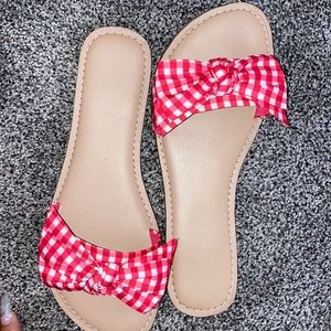 Red & White Sandals With Bow